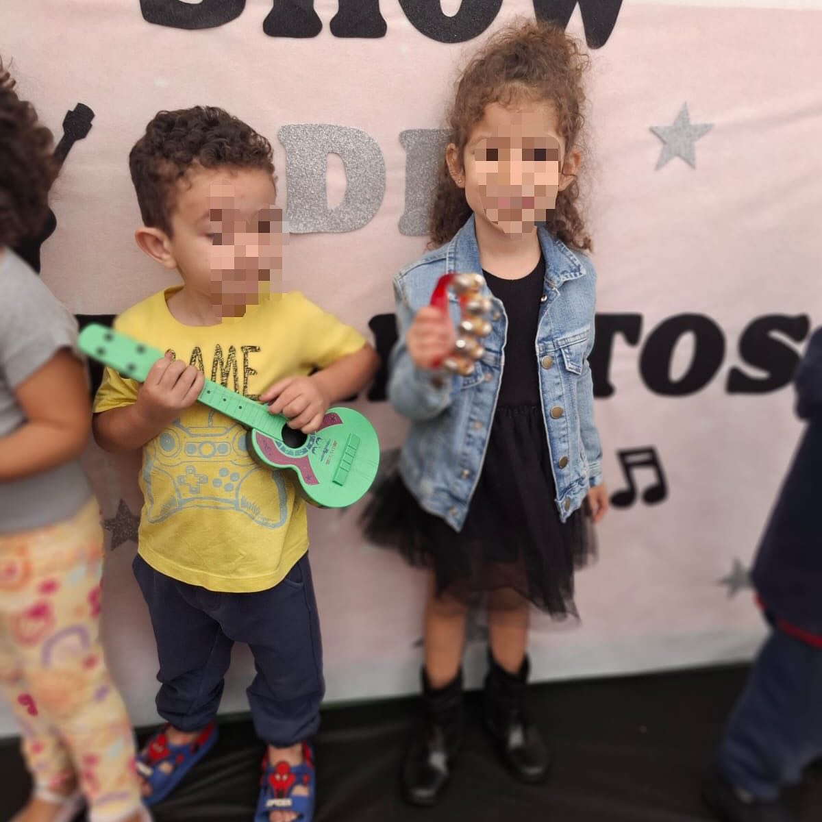 Crianças em um show de talentos